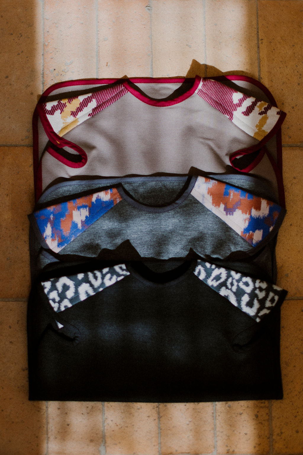 Bavoir Explorer Animal Shadow